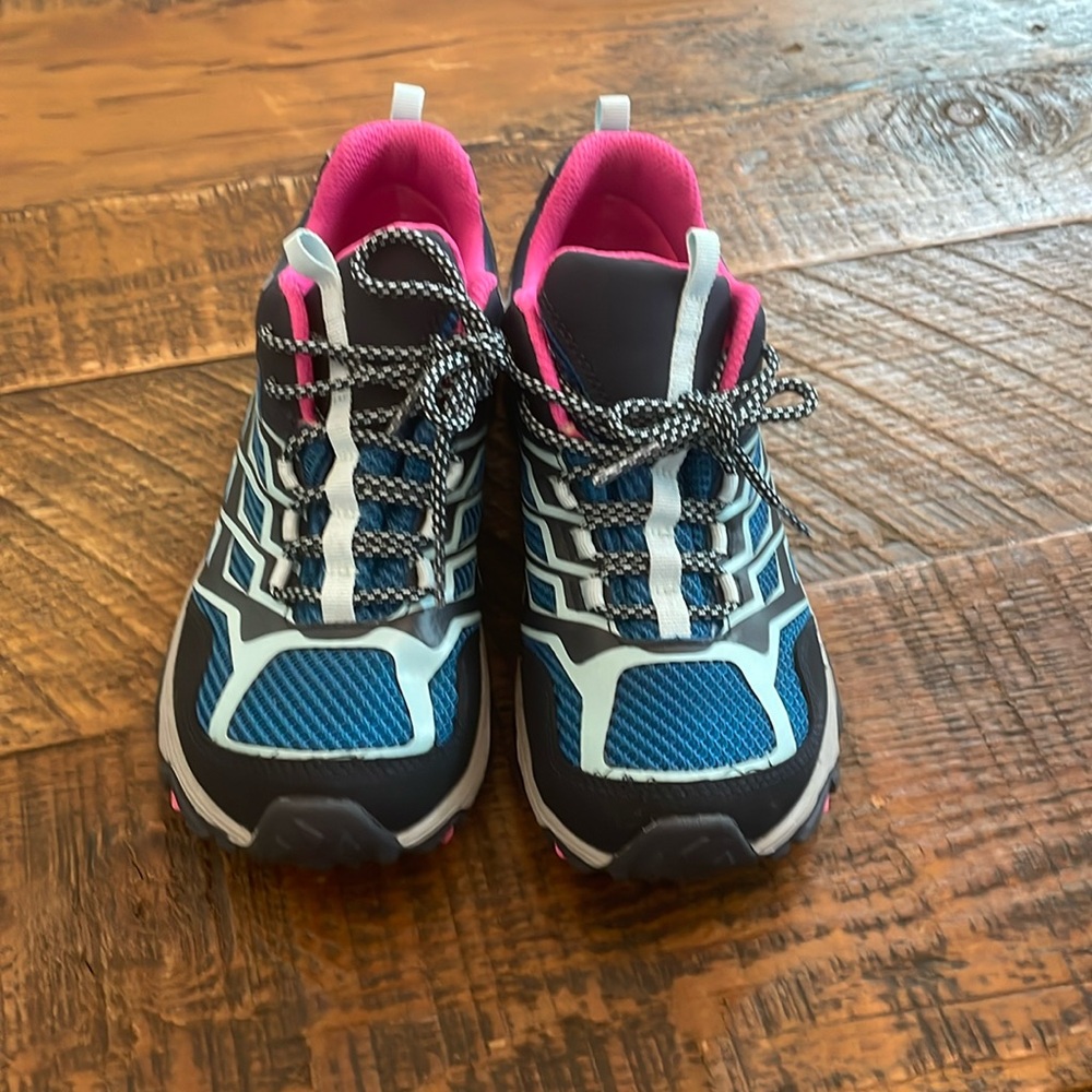 Merrell girls waterproof hikers. Basically New! worn on only 1 trip b4 outgrown.